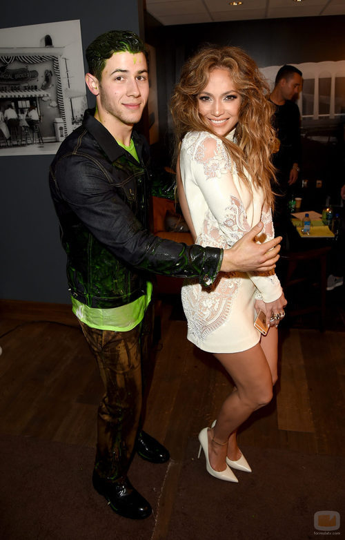 Nick Jonas y Jennifer López en los Nickelodeon's 28th Annual Kids' Choice Awards