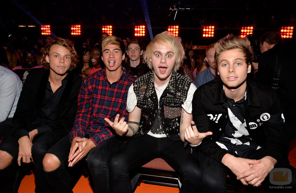 5 Seconds of Mars en el público en los Nickelodeon's 28th Annual Kids' Choice Awards