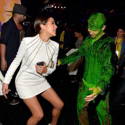 Olivia Culpo y Nick Jonas en los Nickelodeon's 28th Annual Kids' Choice Awards