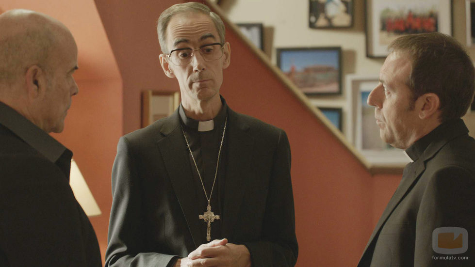 César Sarachu, Antonio Molero y Antonio Resines en el segundo episodio de 'Aquí Paz y después Gloria'