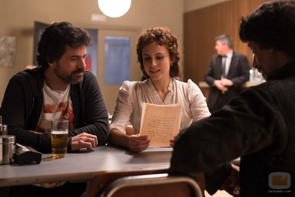 Amelia, Julián y Alonso, en el sexto episodio de 'El ministerio del tiempo'