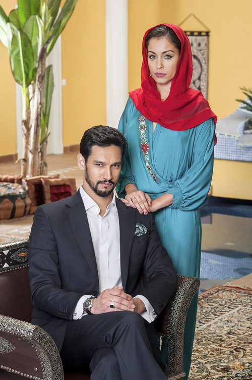 Stany Coppet y Hiba Abouk en la segunda temporada de 'El Príncipe'