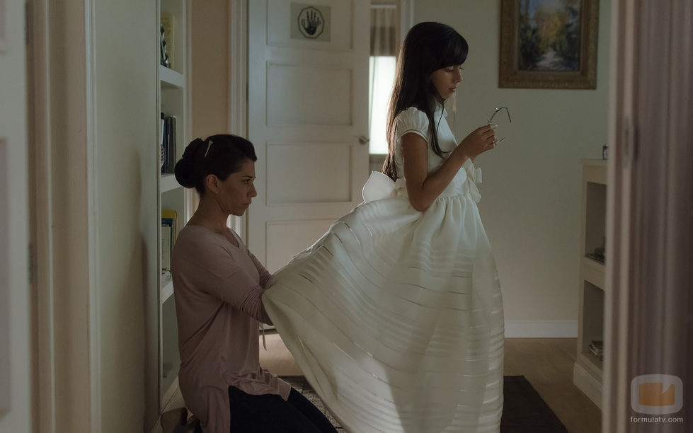 Carmen y Alicia en el episodio 1 'Bajo sospecha'