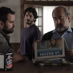 Víctor se infiltra en el bar de la familia en el segundo episodio de 'Bajo sospecha'