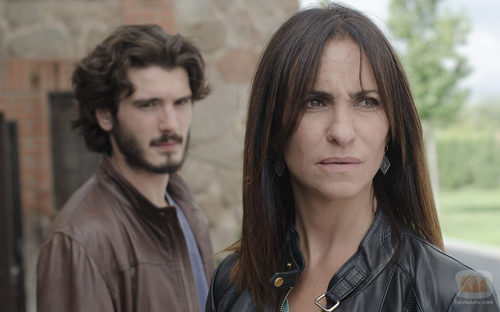 Víctor e Inés en el quinto episodio de 'Bajo sospecha'