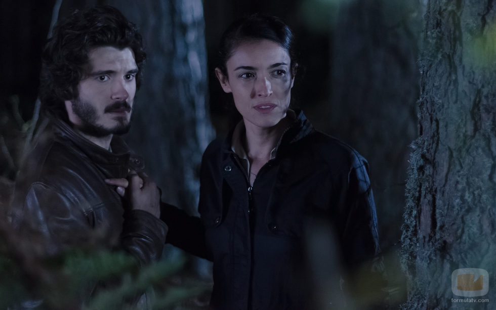 Laura y Víctor en el sexto episodio de 'Bajo sospecha'