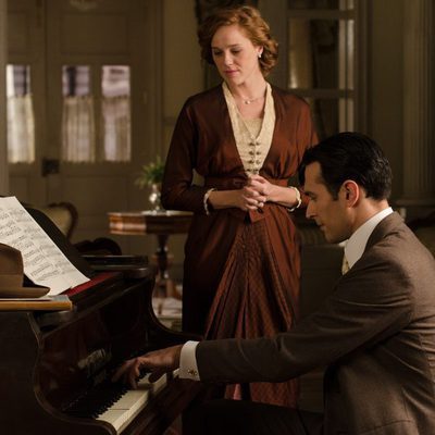 Maria Castro y Álex Adrover en un capítulo de 'Seis Hermanas'