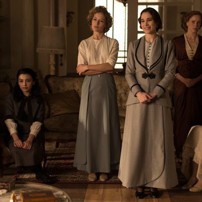 Imagen de todas las hermanas silva en un capítulo de 'Seis hermanas'