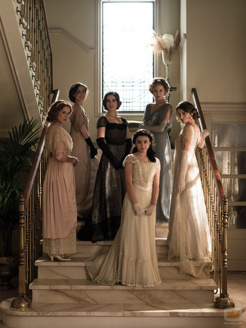 Todas las hermanas de 'Seis hermanas' en una imagen promocional