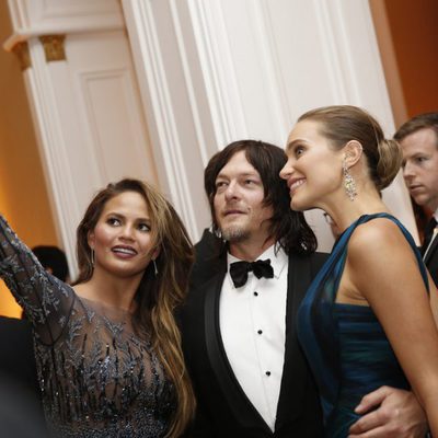 Norman Reedus haciendo un selfie en la Cena de Corresponsales de la Casa Blanca