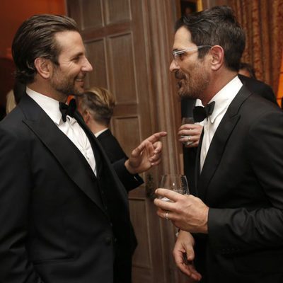 Ty Burrell y Bradley Cooper durante la Cena de Corresponsales de la Casa Blanca