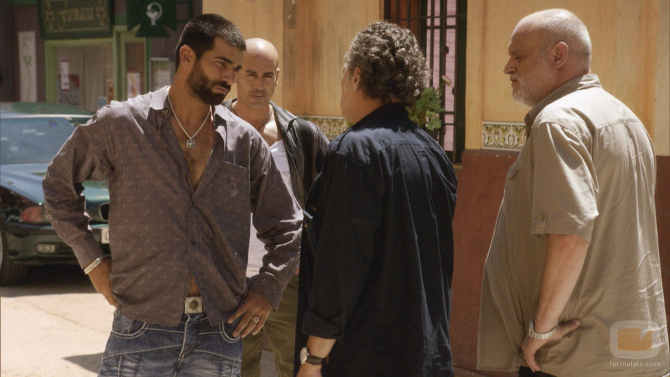 Ruben Cortada ante Jose Coronado en el tercer capítulo de la segunda temporada de 'El Príncipe'