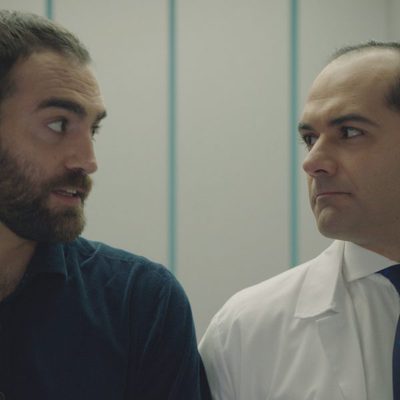 Iñaki y Rober se miran en el cuarto capítulo de 'Allí abajo'