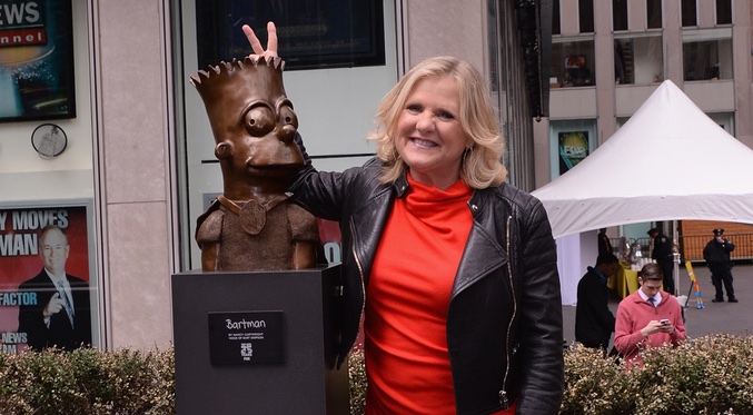 Nancy Catwright inaugura su escultura de Bart Simpson en Nueva York