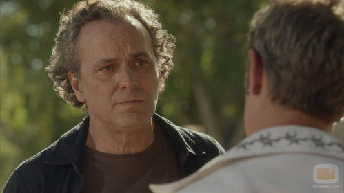 José Coronado preocupado en el cuarto capítulo de la segunda temporada de 'El Príncipe'