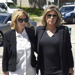 Maria Teresa Campos y Terelu durante el entierro de Jesús Hermida