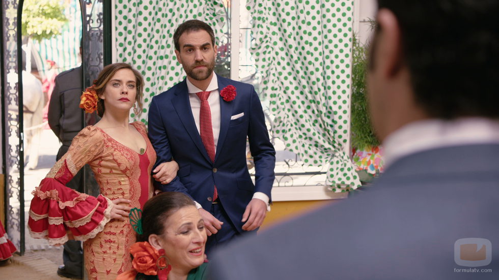 María León con Jon Plazaola en las casetas en el sexto capítulo de 'Allí abajo'