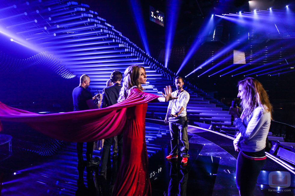 Miryam Benedited da indicaciones a Edurne en el primer ensayo de 'Festival de Eurovisión 2015'