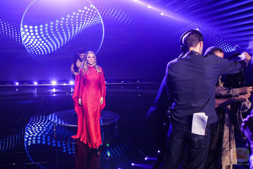 Edurne, con su vestido rojo durante el primer ensayo del 'Festival Eurovisión 2015'