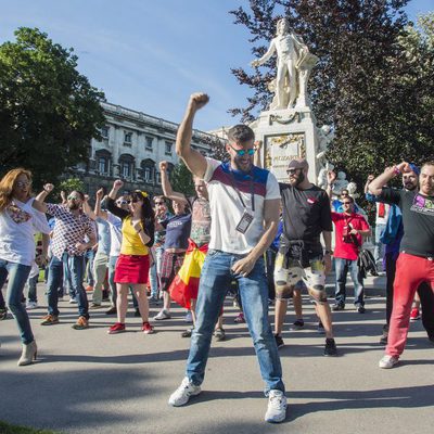 Giuseppe Di Bella y Miryam Benedited encabezan el flashmob para Edurne