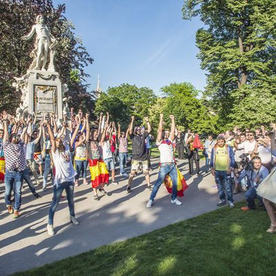 Edurne aplaude el flashmob coreografiado por Miryam Benedited y Giuseppe Di Bella