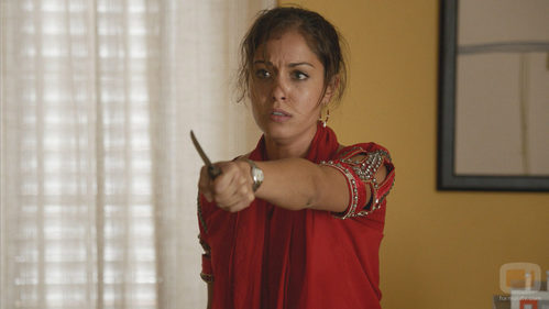 Fátima amenaza a Khaled en el sexto episodio de la segunda temporada de 'El Príncipe'