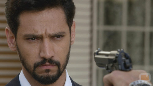 Khaled es apuntado a la cabeza en el sexto capítulo de la segunda temporada de 'El Príncipe'