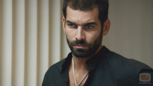 Faruq preocupado en el sexto capítulo de la segunda temporada de 'El príncipe'