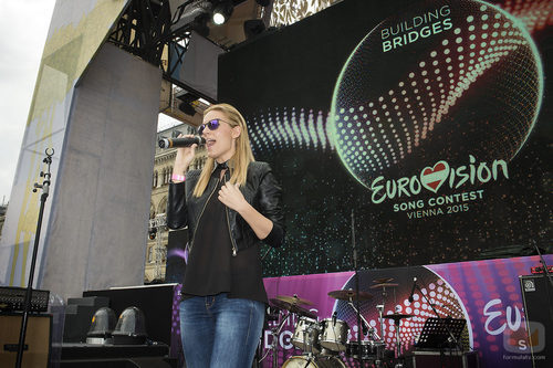 Ensayos de Edurne en el Eurovision Village de Viena en Eurovisión 2015