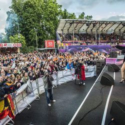 Edurne frente al público de Eurovisión en el Rathaus de Viena