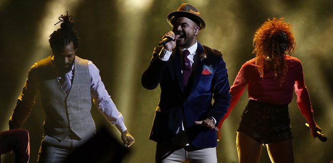 Guy Sebastian, Australia, en la Final de Eurovisión 2015