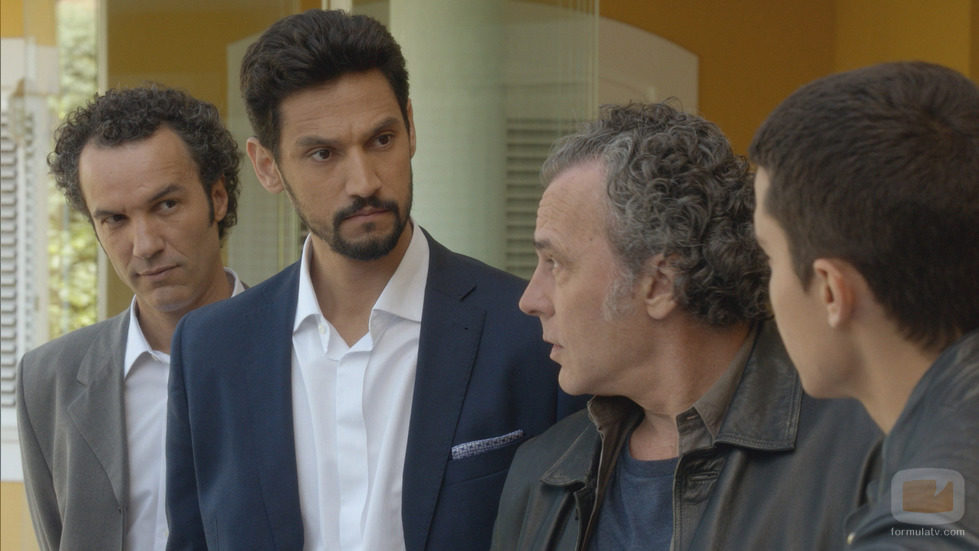 Khaled, Morey y Marcos en en en el octavo capítulo de la segunda temporada de 'El Príncipe'