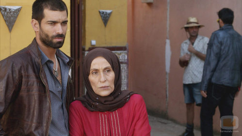 Faruq y su madre en el octavo capítulo de la segunda temporada de 'El Príncipe'