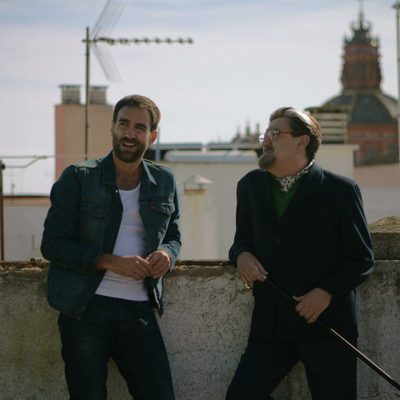 Don Benito e Iñaki conversan en en el octavo capítulo de 'Allí abajo'