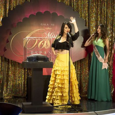Teresa cantando en el segundo capítulo de 'Anclados'