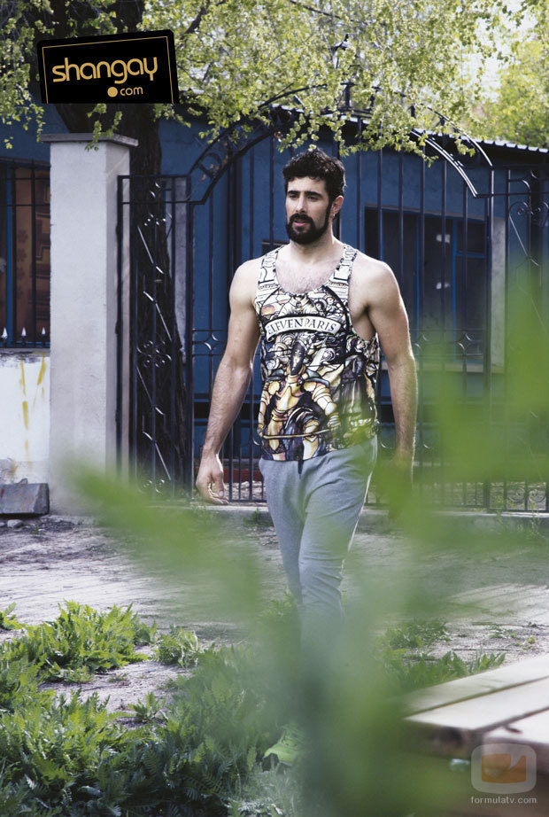David Amor, cuerpo de infarto en la revista Shangay