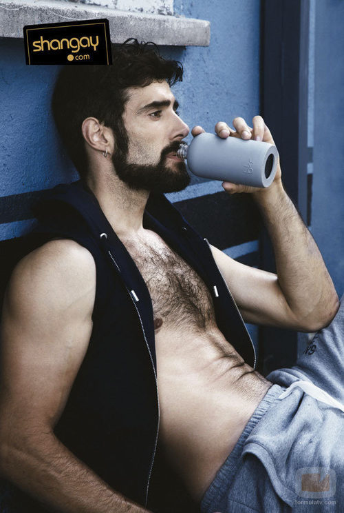 David Amor y su cuerpo de infarto en la revista Shangay