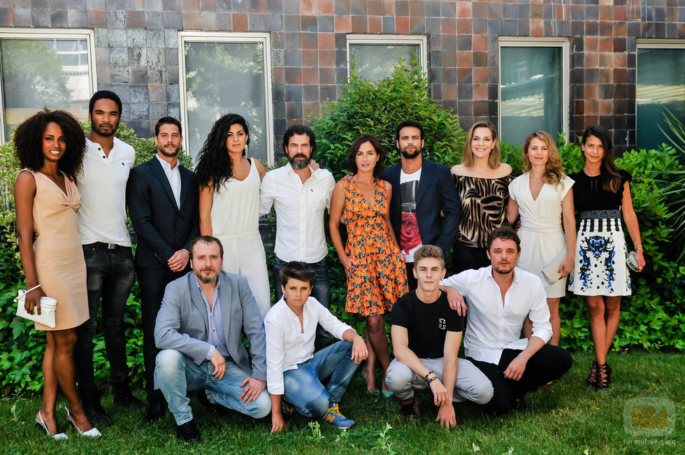 Foto de familia del elenco de 'Mar de plástico'