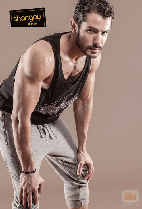 Alejandro Albarracín, espectacular cuerpo en la revista Shangay 