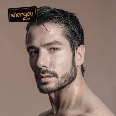 Alejandro Albarracín, seductor musculado para la revista Shangay