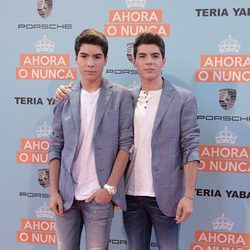 Jesús y Daniel Oviedo (Gemeliers) en la premiere de la película "Ahora o nunca"
