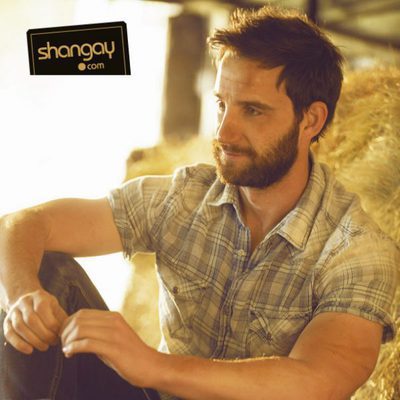 Dani Rovira posa melancólico en la revista Shangay