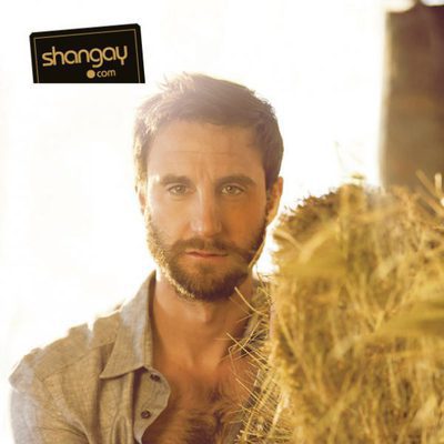 Dani Rovira al más puro estilo "chico de campo" en la revista Shangay