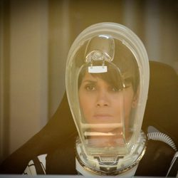 Molly Woods durante una de sus actividades en el espacio en 'Extant'