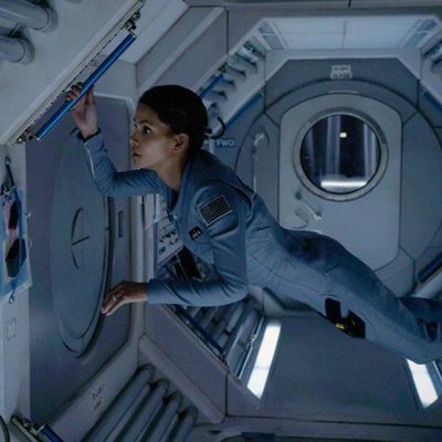 Molly Woods en su solitario año en el espacio en 'Extant'