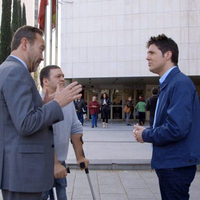 Jesús Cintora en los juzgados de Plaza Castilla para 'En la caja'