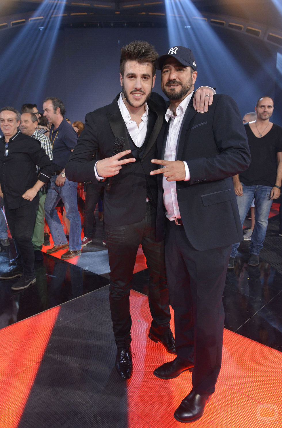 Antonio José junto a su coach Antonio Orozco en la final de 'La voz 3'