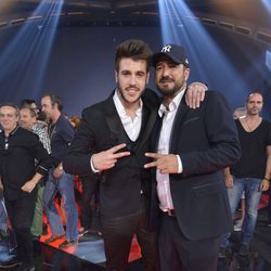 Antonio José junto a su coach Antonio Orozco en la final de 'La voz 3'