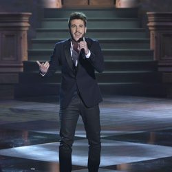 El ganador de 'La voz 3', Antonio José, actúa emocionado en la final del programa