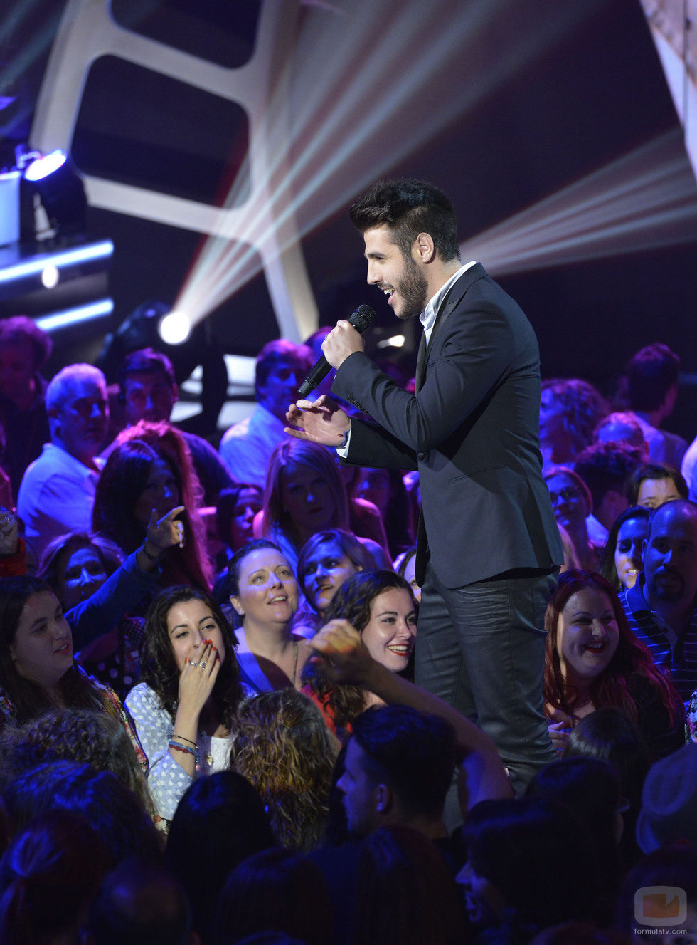 Antonio José enamora al público en la final de 'La voz 3'